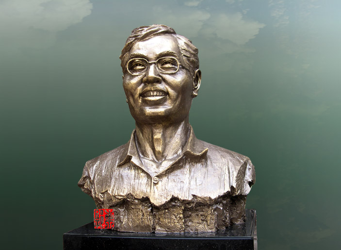 南京益达娱乐家东郭教授为512汶川地震烈士教师-----谭千秋铸铜人像益达娱乐